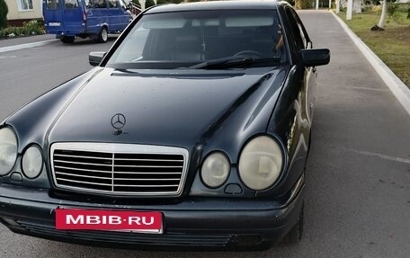 Mercedes-Benz E-Класс, 1998 год, 450 000 рублей, 5 фотография