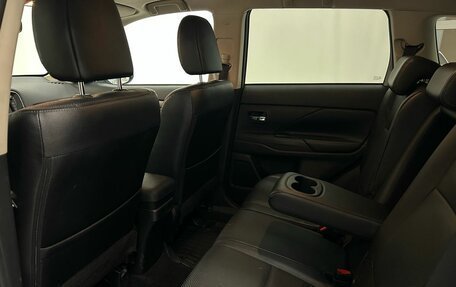 Mitsubishi Outlander III рестайлинг 3, 2013 год, 1 199 000 рублей, 8 фотография