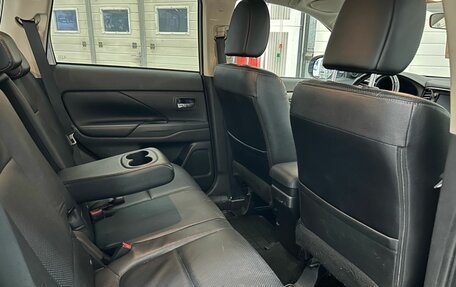 Mitsubishi Outlander III рестайлинг 3, 2013 год, 1 199 000 рублей, 9 фотография