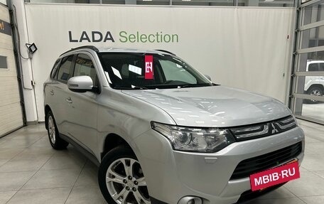 Mitsubishi Outlander III рестайлинг 3, 2013 год, 1 199 000 рублей, 2 фотография