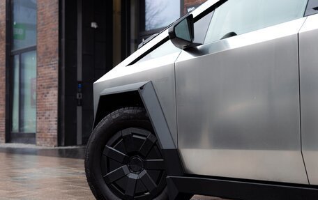 Tesla Cybertruck, 2024 год, 22 000 000 рублей, 5 фотография