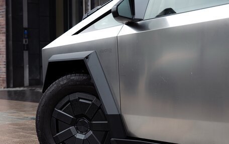 Tesla Cybertruck, 2024 год, 22 000 000 рублей, 6 фотография