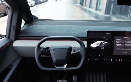 Tesla Cybertruck, 2024 год, 22 000 000 рублей, 13 фотография