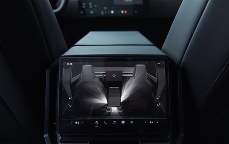 Tesla Cybertruck, 2024 год, 22 000 000 рублей, 17 фотография