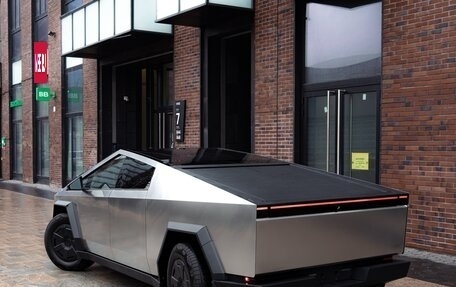 Tesla Cybertruck, 2024 год, 22 000 000 рублей, 7 фотография