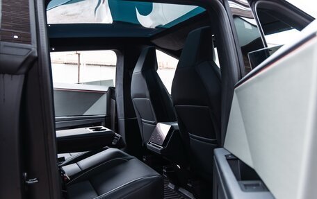 Tesla Cybertruck, 2024 год, 22 000 000 рублей, 25 фотография