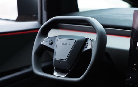 Tesla Cybertruck, 2024 год, 22 000 000 рублей, 18 фотография