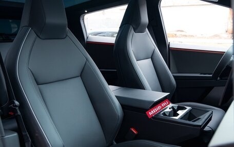 Tesla Cybertruck, 2024 год, 22 000 000 рублей, 19 фотография