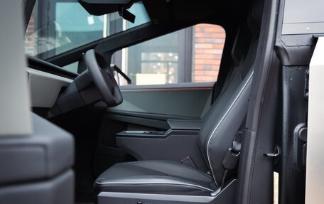 Tesla Cybertruck, 2024 год, 22 000 000 рублей, 28 фотография