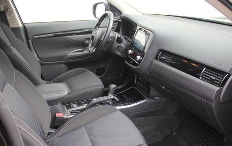 Mitsubishi Outlander III рестайлинг 3, 2022 год, 2 270 000 рублей, 10 фотография