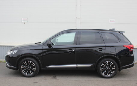 Mitsubishi Outlander III рестайлинг 3, 2022 год, 2 270 000 рублей, 6 фотография