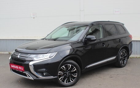 Mitsubishi Outlander III рестайлинг 3, 2022 год, 2 270 000 рублей, 2 фотография