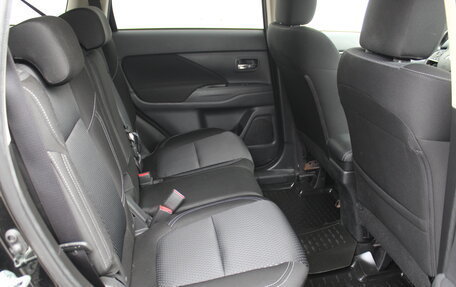 Mitsubishi Outlander III рестайлинг 3, 2022 год, 2 270 000 рублей, 14 фотография