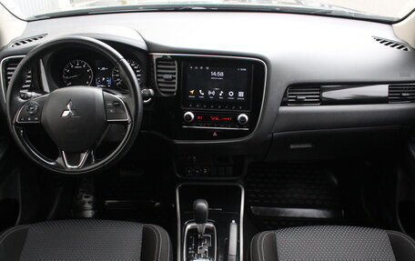 Mitsubishi Outlander III рестайлинг 3, 2022 год, 2 270 000 рублей, 16 фотография