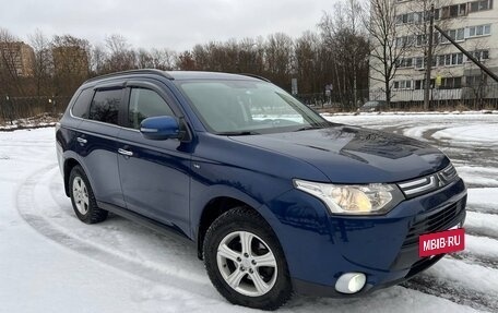Mitsubishi Outlander III рестайлинг 3, 2013 год, 1 900 000 рублей, 2 фотография