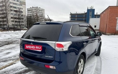 Mitsubishi Outlander III рестайлинг 3, 2013 год, 1 900 000 рублей, 6 фотография