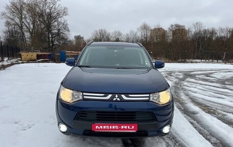 Mitsubishi Outlander III рестайлинг 3, 2013 год, 1 900 000 рублей, 4 фотография