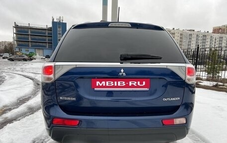 Mitsubishi Outlander III рестайлинг 3, 2013 год, 1 900 000 рублей, 3 фотография