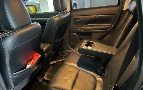 Mitsubishi Outlander III рестайлинг 3, 2013 год, 1 900 000 рублей, 17 фотография
