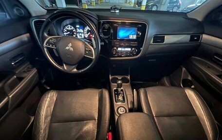 Mitsubishi Outlander III рестайлинг 3, 2013 год, 1 900 000 рублей, 19 фотография