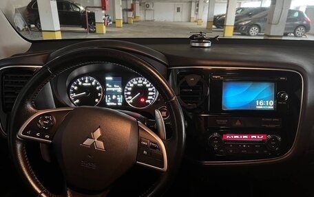 Mitsubishi Outlander III рестайлинг 3, 2013 год, 1 900 000 рублей, 18 фотография