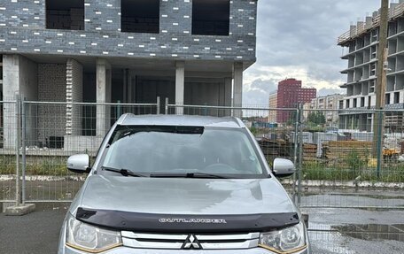 Mitsubishi Outlander III рестайлинг 3, 2014 год, 1 300 000 рублей, 2 фотография