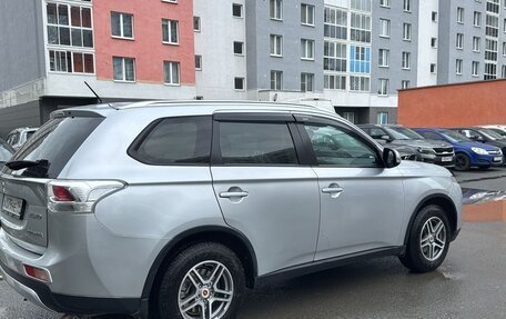 Mitsubishi Outlander III рестайлинг 3, 2014 год, 1 300 000 рублей, 3 фотография