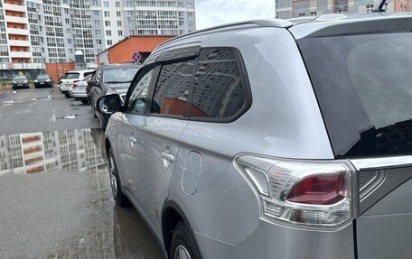 Mitsubishi Outlander III рестайлинг 3, 2014 год, 1 300 000 рублей, 5 фотография