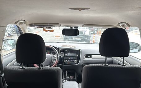 Mitsubishi Outlander III рестайлинг 3, 2014 год, 1 300 000 рублей, 8 фотография