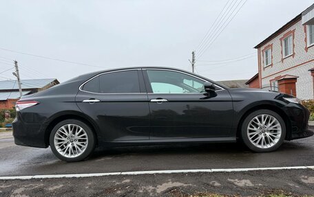Toyota Camry, 2019 год, 2 600 000 рублей, 4 фотография
