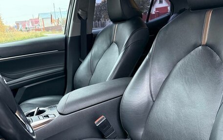 Toyota Camry, 2019 год, 2 600 000 рублей, 9 фотография