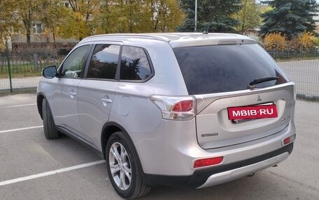 Mitsubishi Outlander III рестайлинг 3, 2014 год, 1 570 000 рублей, 7 фотография
