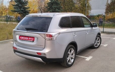 Mitsubishi Outlander III рестайлинг 3, 2014 год, 1 570 000 рублей, 5 фотография