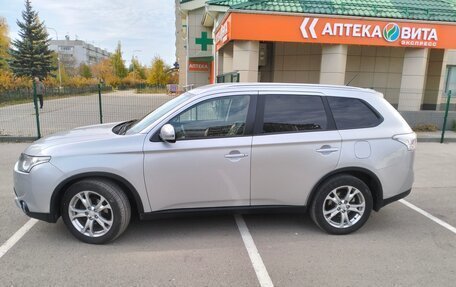 Mitsubishi Outlander III рестайлинг 3, 2014 год, 1 570 000 рублей, 8 фотография