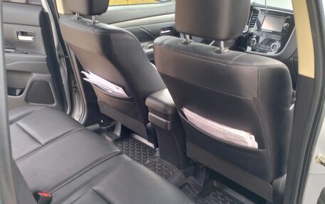 Mitsubishi Outlander III рестайлинг 3, 2014 год, 1 570 000 рублей, 10 фотография