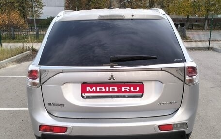 Mitsubishi Outlander III рестайлинг 3, 2014 год, 1 570 000 рублей, 6 фотография