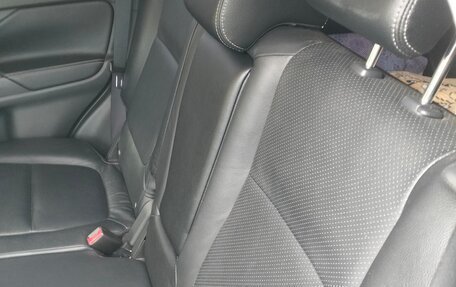 Mitsubishi Outlander III рестайлинг 3, 2014 год, 1 570 000 рублей, 12 фотография