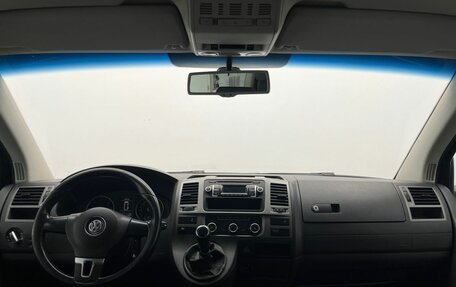 Volkswagen Caravelle T5, 2013 год, 1 600 000 рублей, 23 фотография