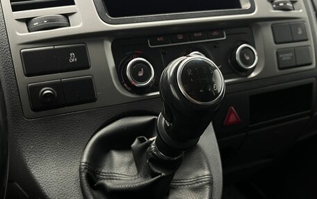 Volkswagen Caravelle T5, 2013 год, 1 600 000 рублей, 21 фотография