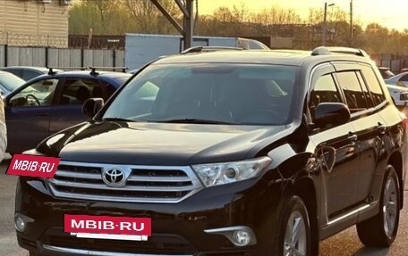 Toyota Highlander III, 2012 год, 1 950 000 рублей, 2 фотография