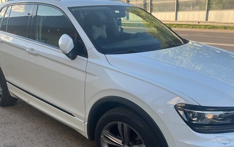 Volkswagen Tiguan II, 2018 год, 2 650 000 рублей, 2 фотография