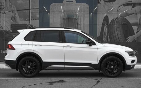 Volkswagen Tiguan II, 2019 год, 2 899 000 рублей, 5 фотография