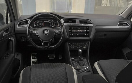 Volkswagen Tiguan II, 2019 год, 2 899 000 рублей, 6 фотография