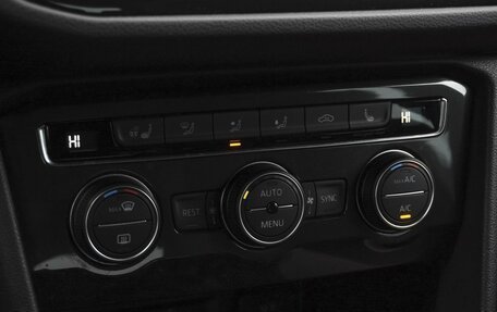 Volkswagen Tiguan II, 2019 год, 2 899 000 рублей, 13 фотография