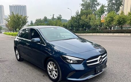 Mercedes-Benz B-Класс, 2023 год, 1 870 000 рублей, 2 фотография