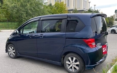 Honda Freed I, 2010 год, 850 000 рублей, 4 фотография