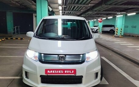 Honda Freed I, 2015 год, 1 450 000 рублей, 2 фотография