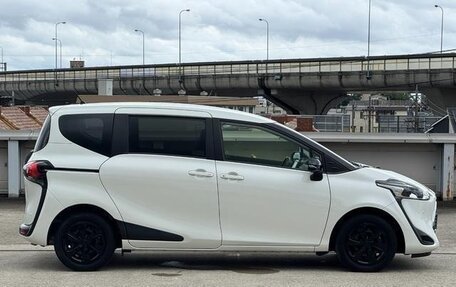 Toyota Sienta II, 2021 год, 1 300 000 рублей, 8 фотография