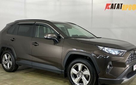 Toyota RAV4, 2020 год, 3 300 000 рублей, 3 фотография