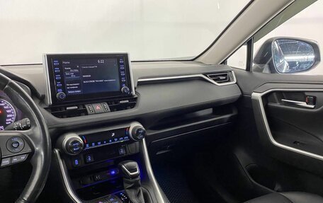 Toyota RAV4, 2020 год, 3 300 000 рублей, 16 фотография